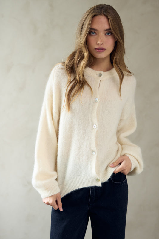 Ester Stickad Cardigan Oyster – Mysig och Lätt Damtröja