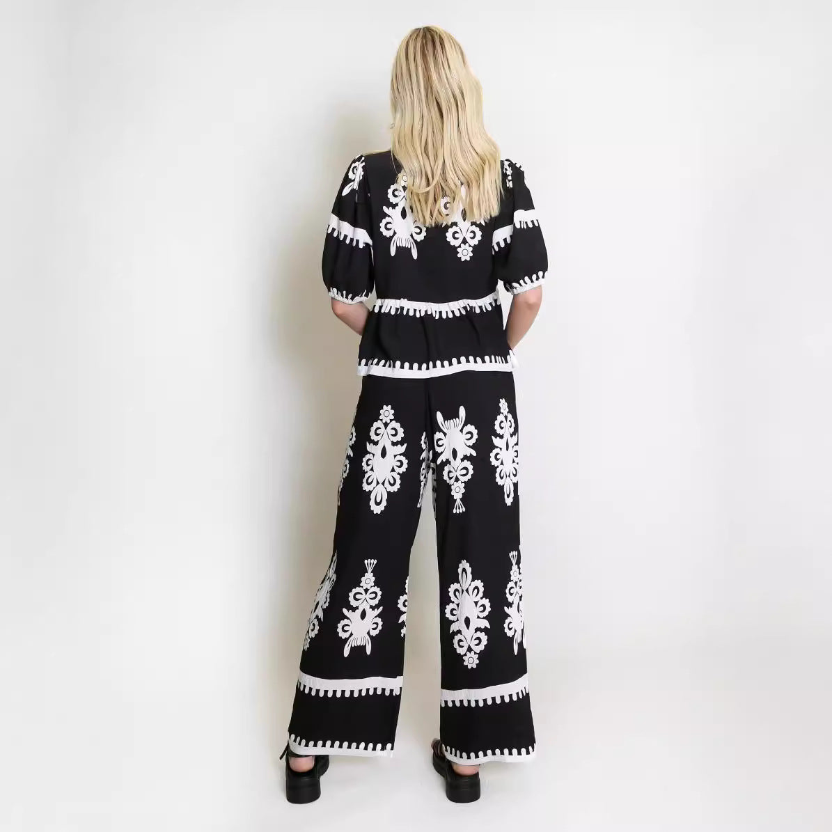 Almira | Two-piece Set with Knot Blouse and Wide Breathable Pants