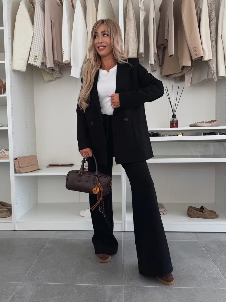 Brynja – Oversized dobbeltradet dameblazer med vide bukser