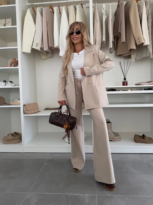Brynja – Oversized dobbeltradet dameblazer med vide bukser
