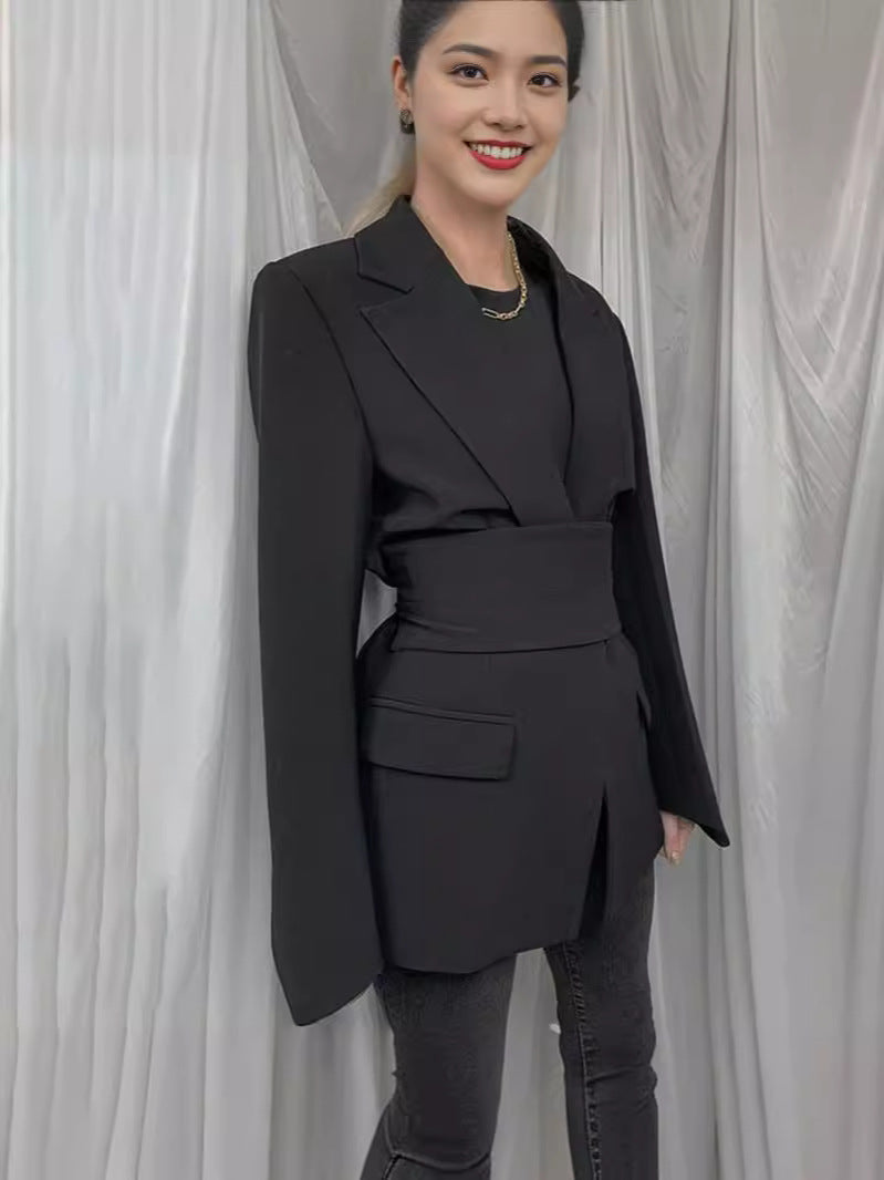 Fjordina – Chic Long Blazer with Belt at the Waist and Fitted Silhouette