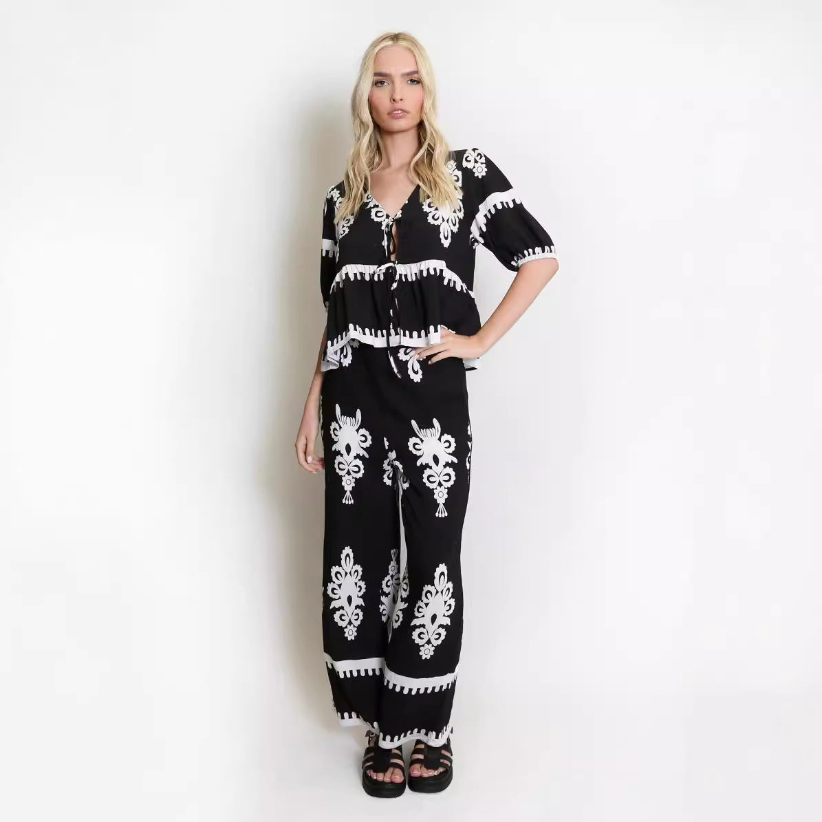 Almira | Two-piece Set with Knot Blouse and Wide Breathable Pants