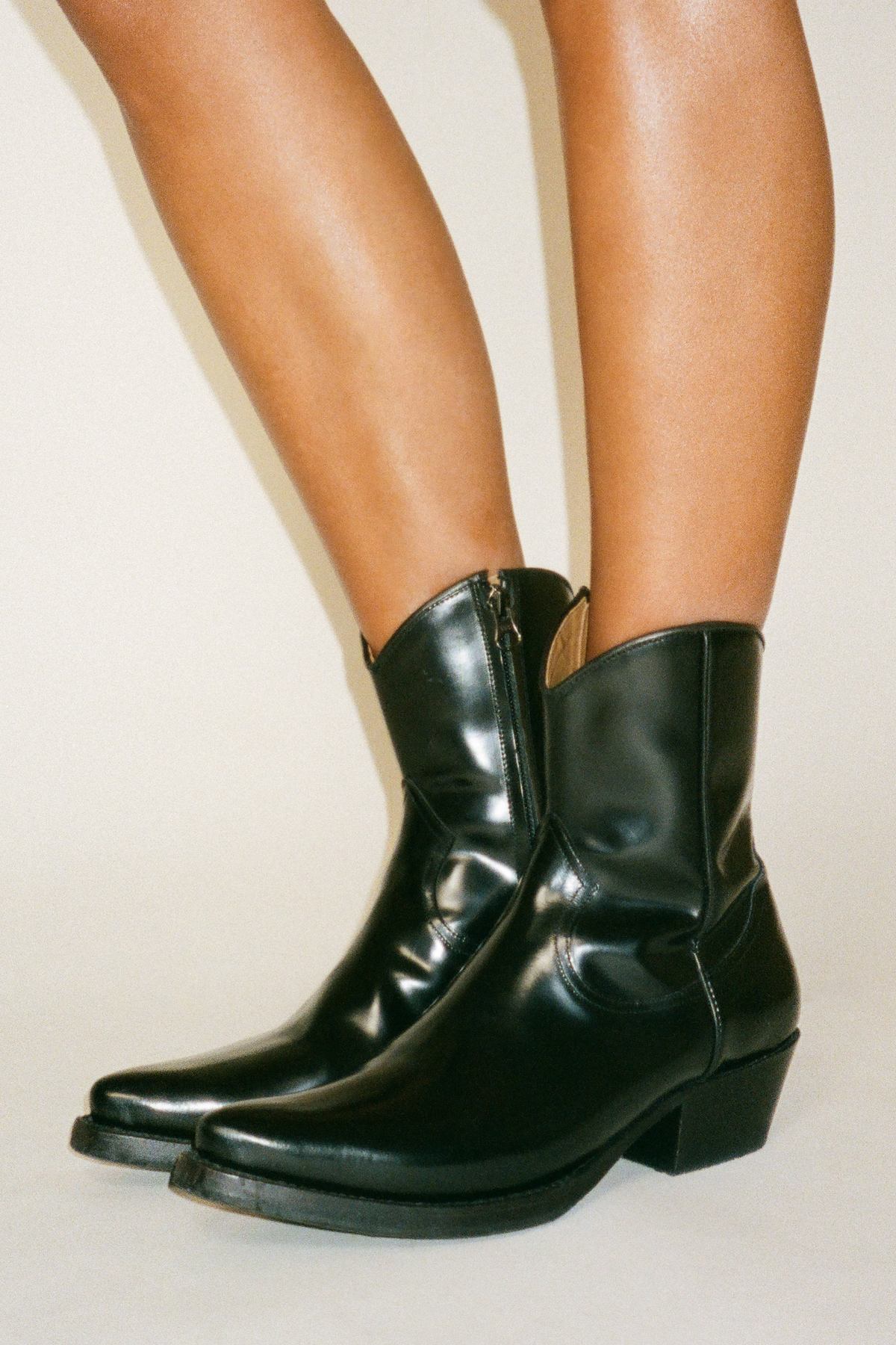 Ravena™ | Handmade Western Boots with Zipper in Black Leather