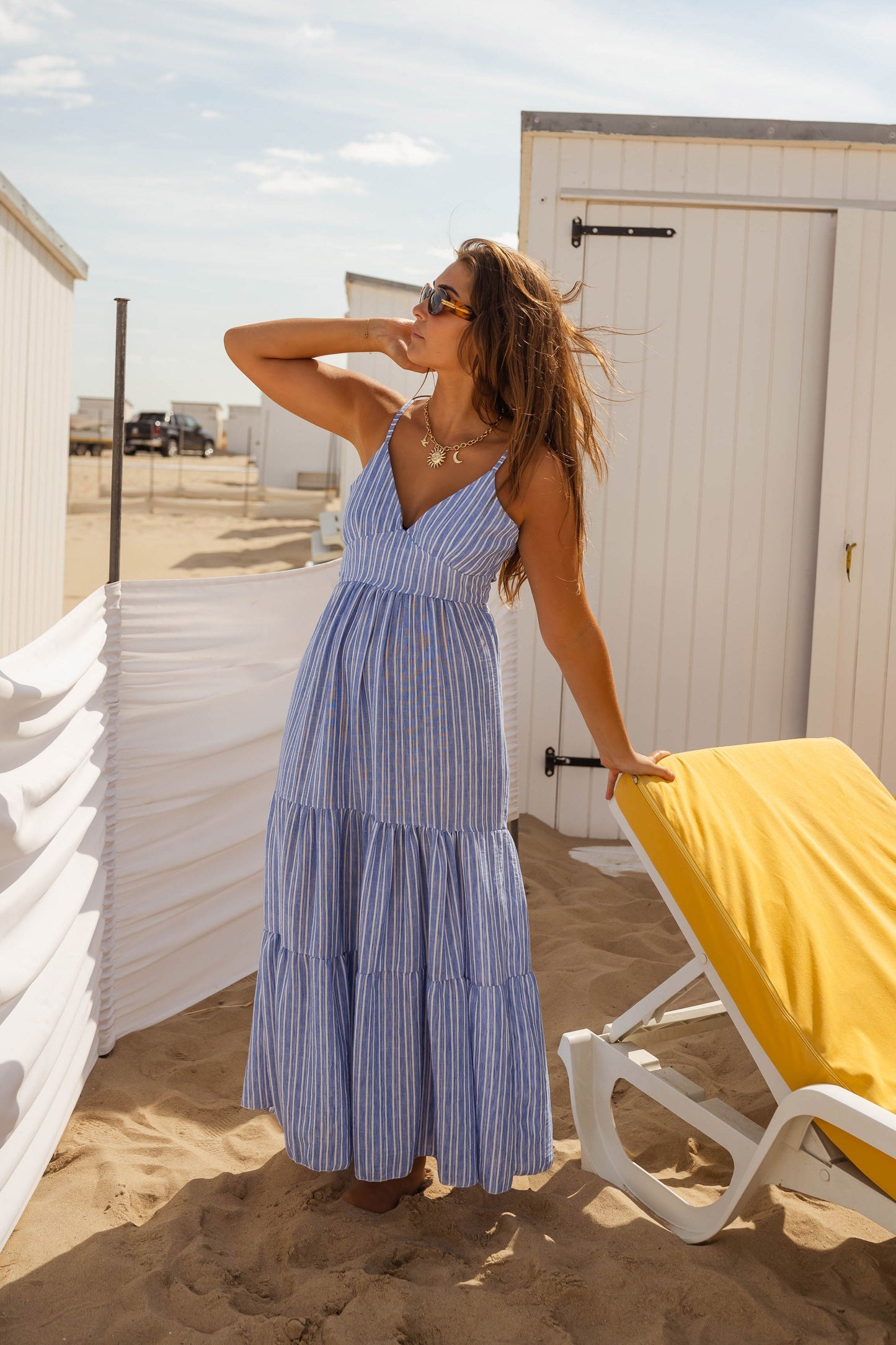 Elira | Summer Dress with Open Back and Romantic Movement