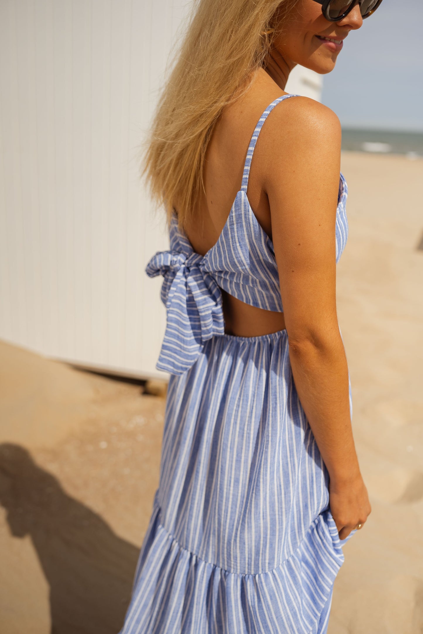 Elira | Summer Dress with Open Back and Romantic Movement