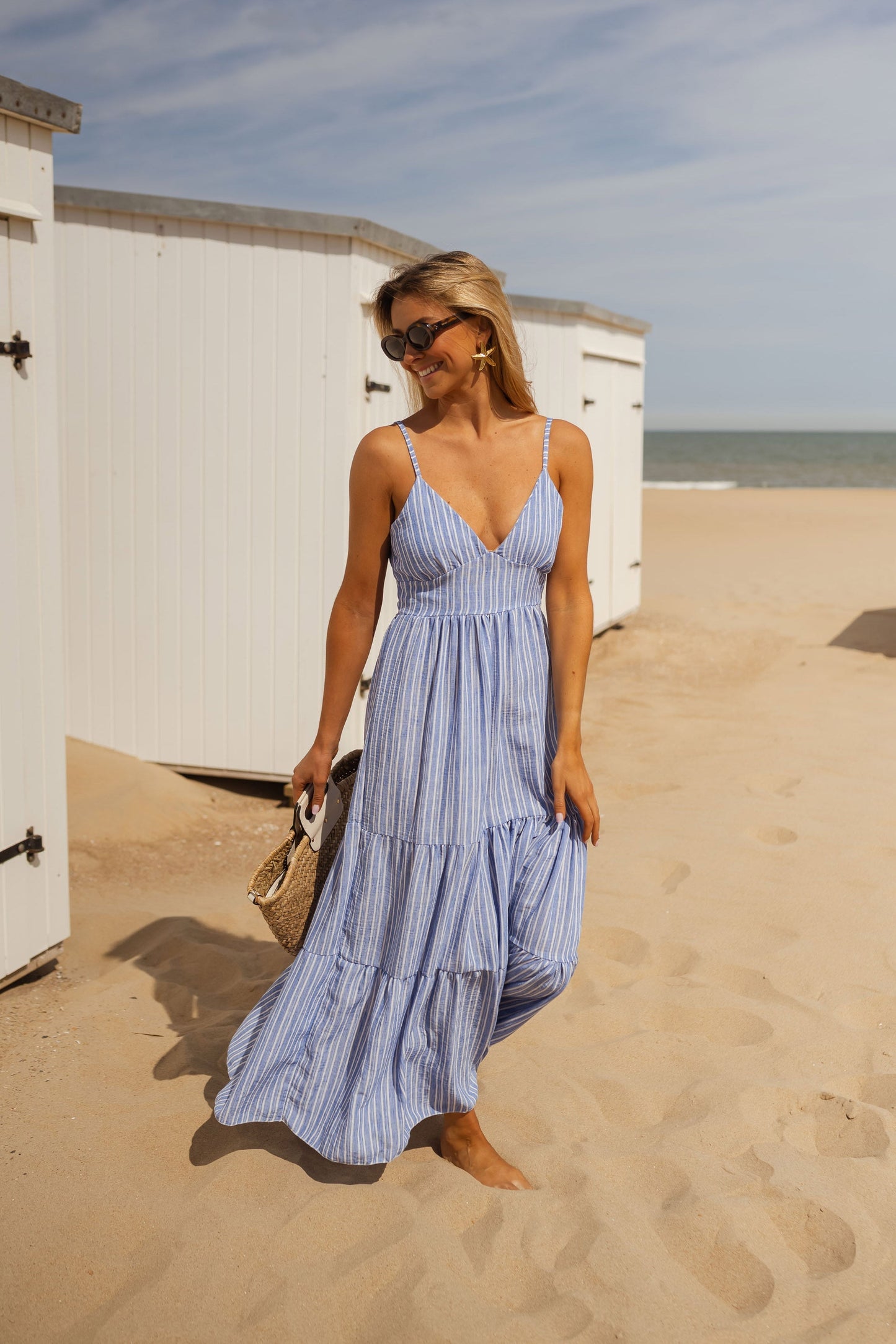 Elira | Summer Dress with Open Back and Romantic Movement