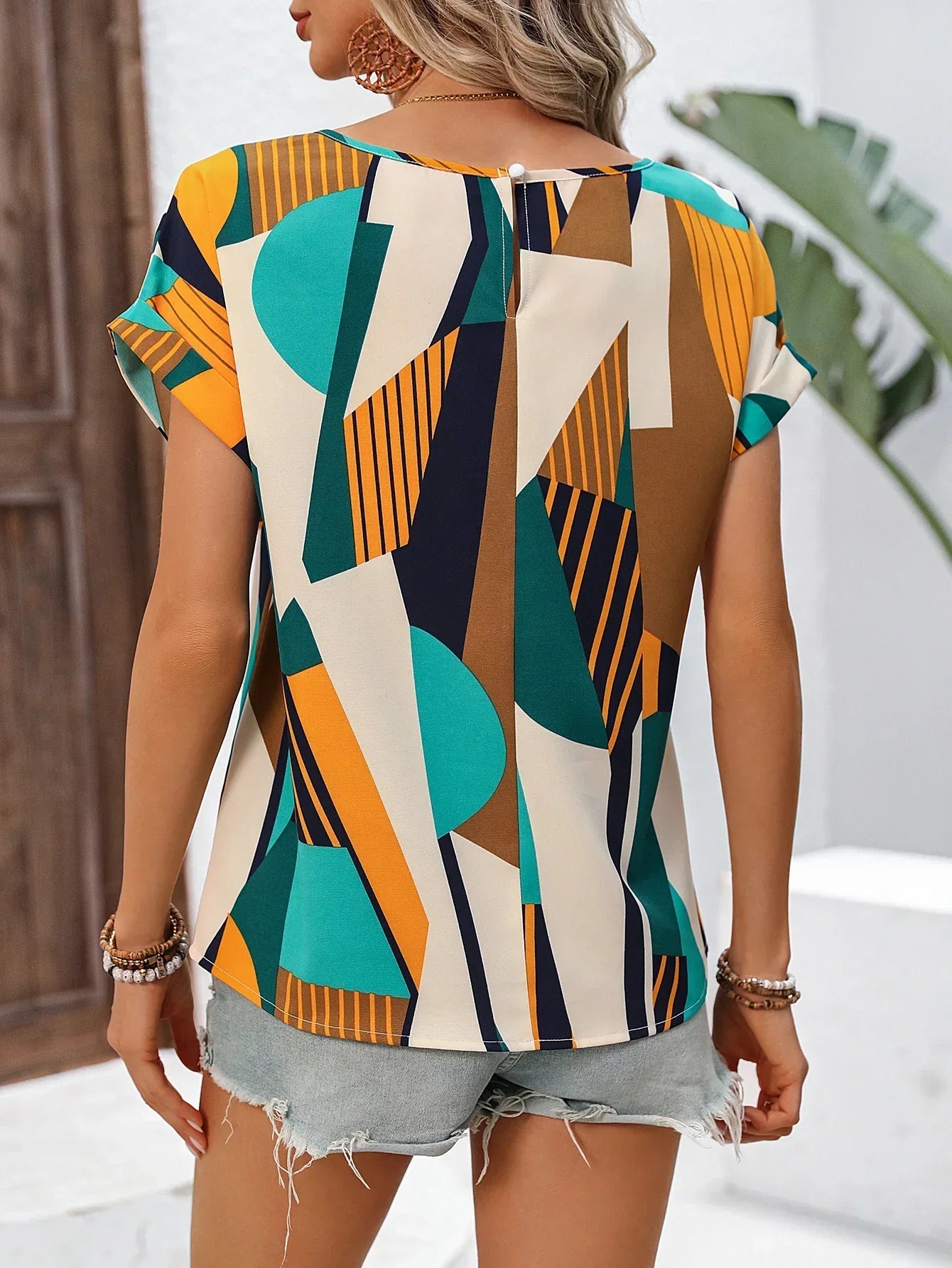 Karin | Short-sleeved Blouse with Geometric Print