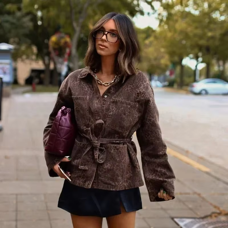 Bravella Casual Leopardprint Denimjakke – Moderne Lag-på-lag-stykke