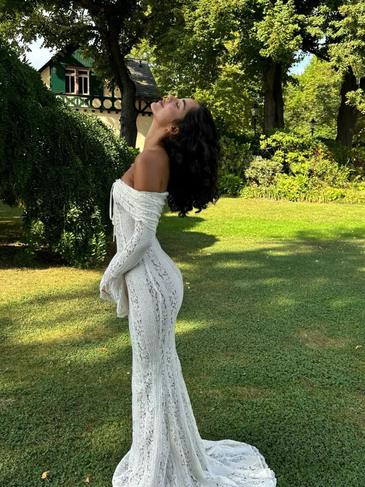 Noelia | Elegant Off-Shoulder Maxiklänning med Spets och Volanger