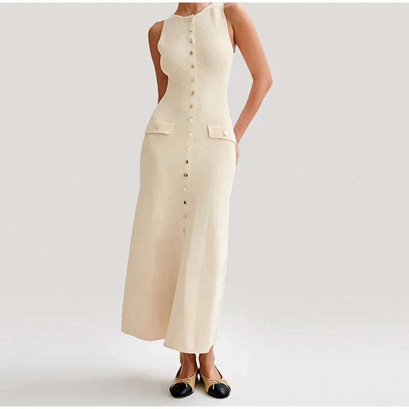 LEONA™ – Summery Knitted Maxi Dress with Buttons and Fitted Silhouette