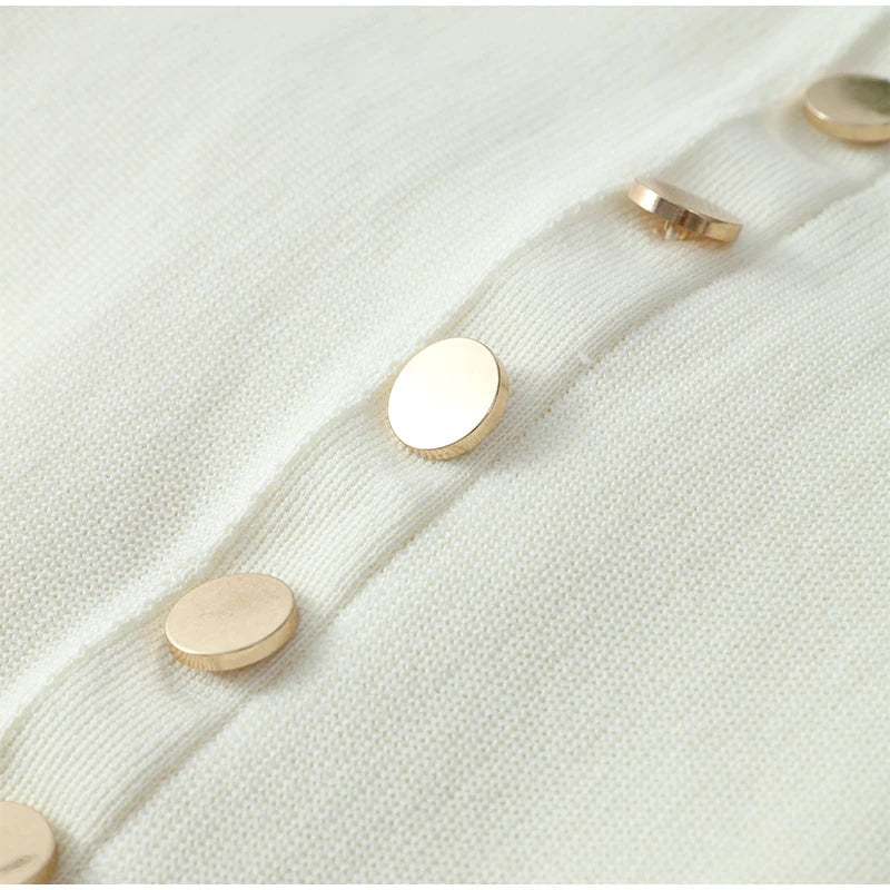 LEONA™ – Summery Knitted Maxi Dress with Buttons and Fitted Silhouette