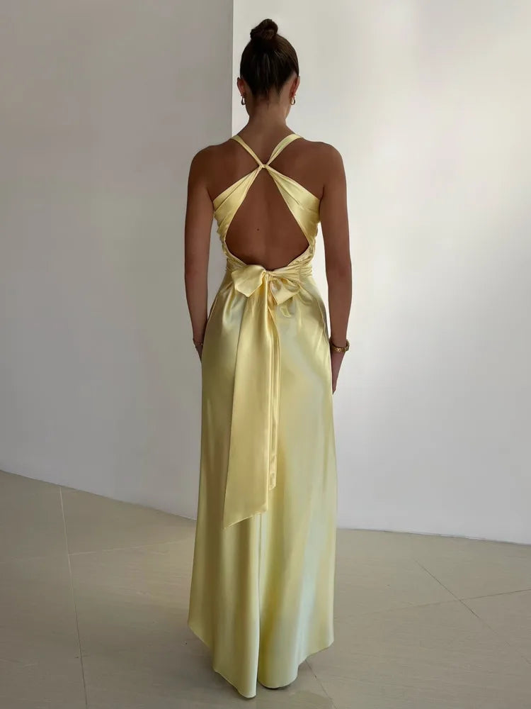 Luna Elegance – Long Evening Dress in Satin with V-neckline