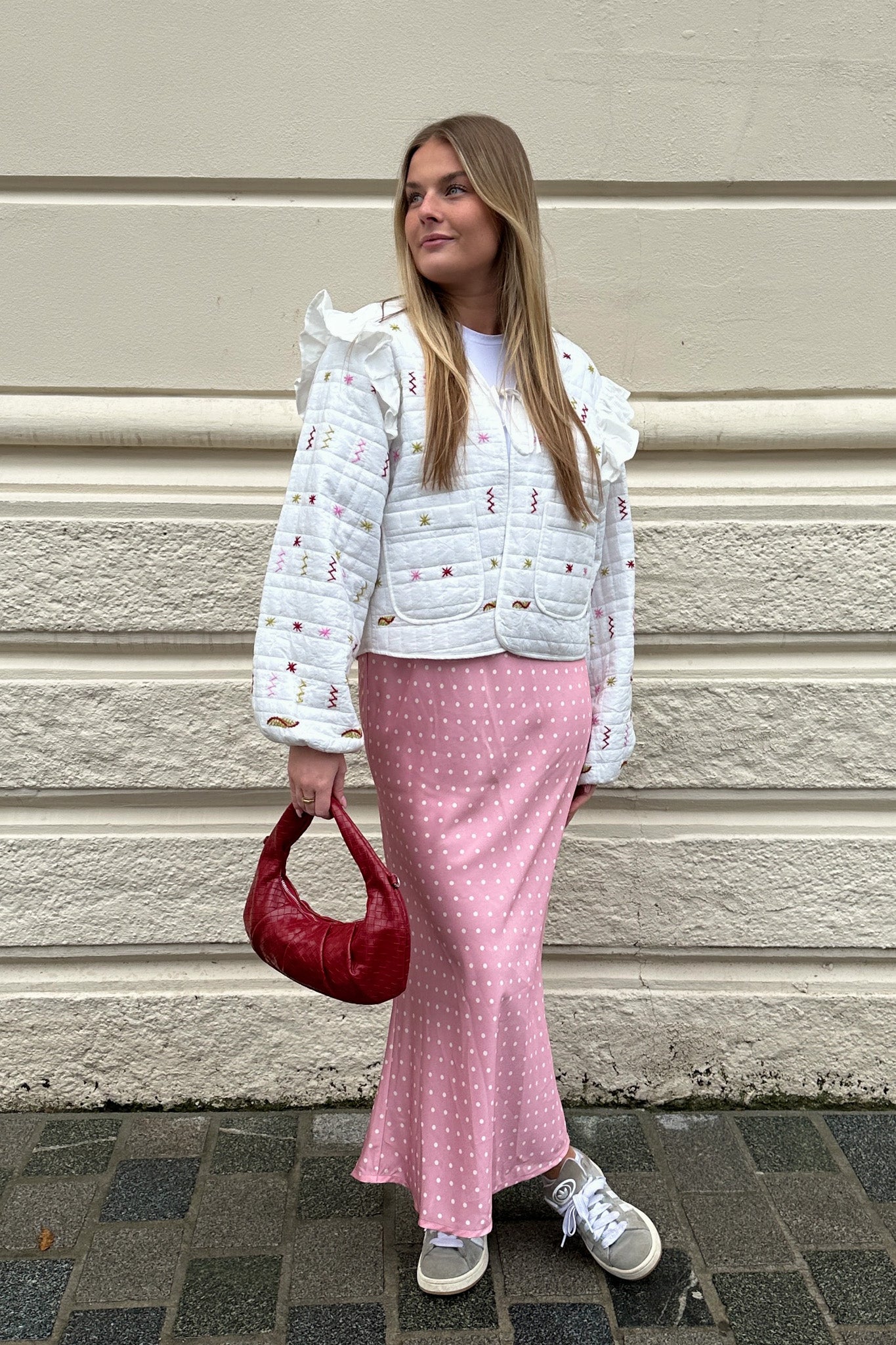 Ebba Jacka Ivory – Elegant och Lätt Damytterplagg