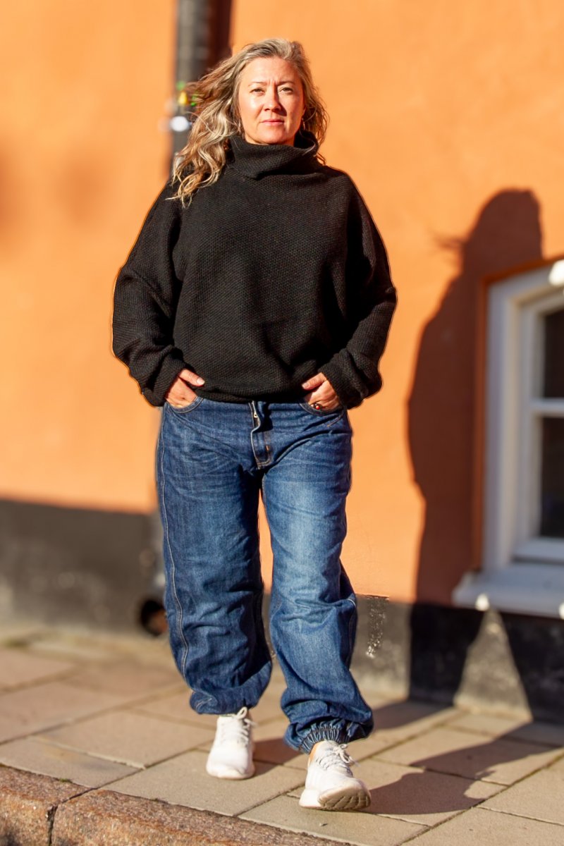Prisca Sort Poloshirt – Hyggelig Strikketrøje til Kvinder