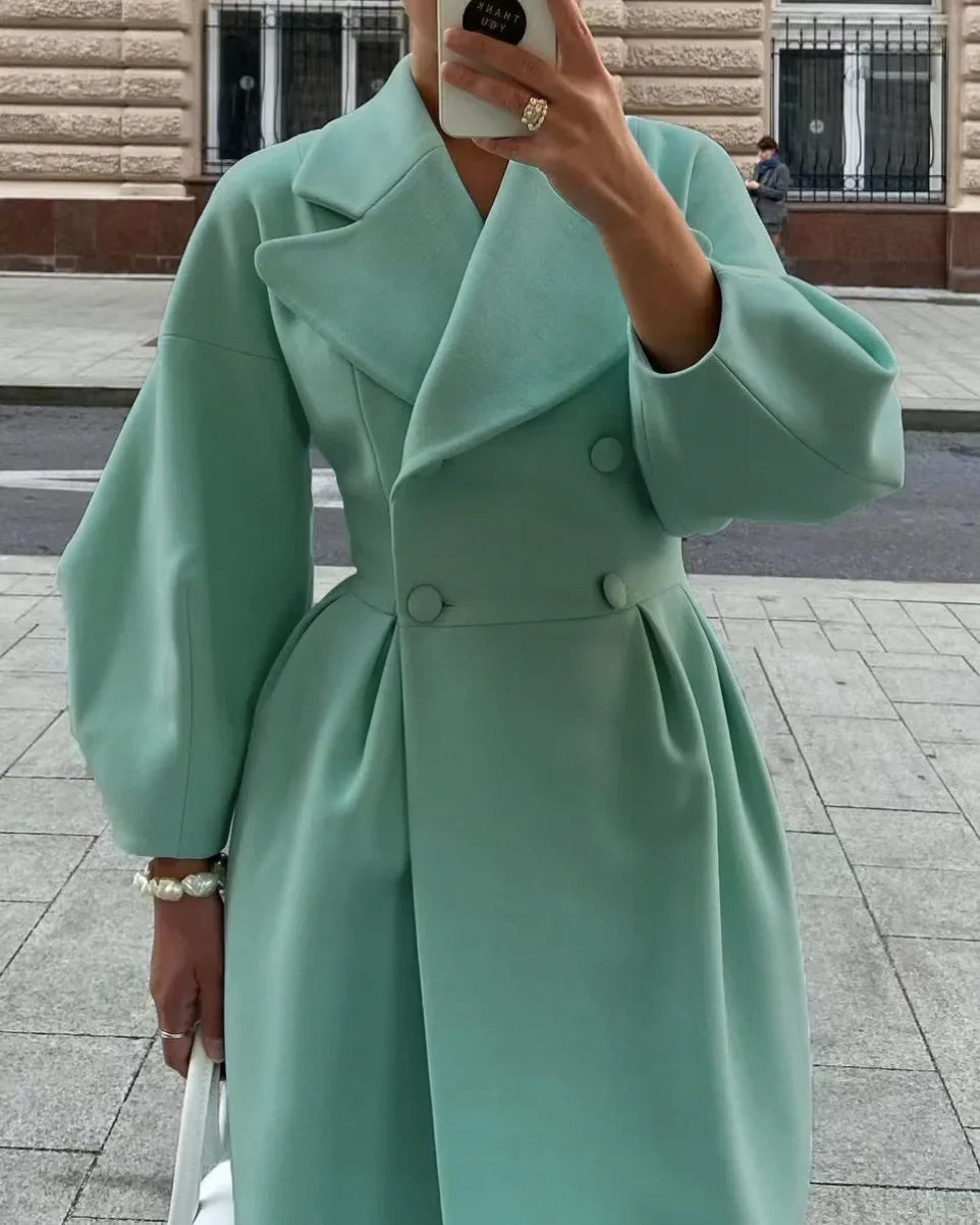 Ottilia – Vändbar Lång Trenchcoat för Dam med Klassisk Bred Krage