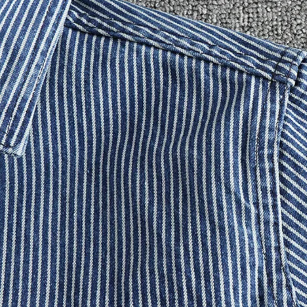 Malte – Klassisk herrejeansjakke med pinstripe og funktionelle brystlommer