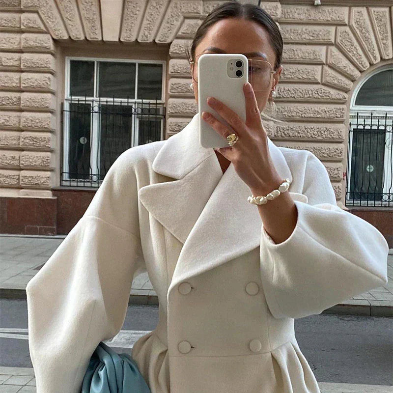 Ottilia – Vändbar Lång Trenchcoat för Dam med Klassisk Bred Krage
