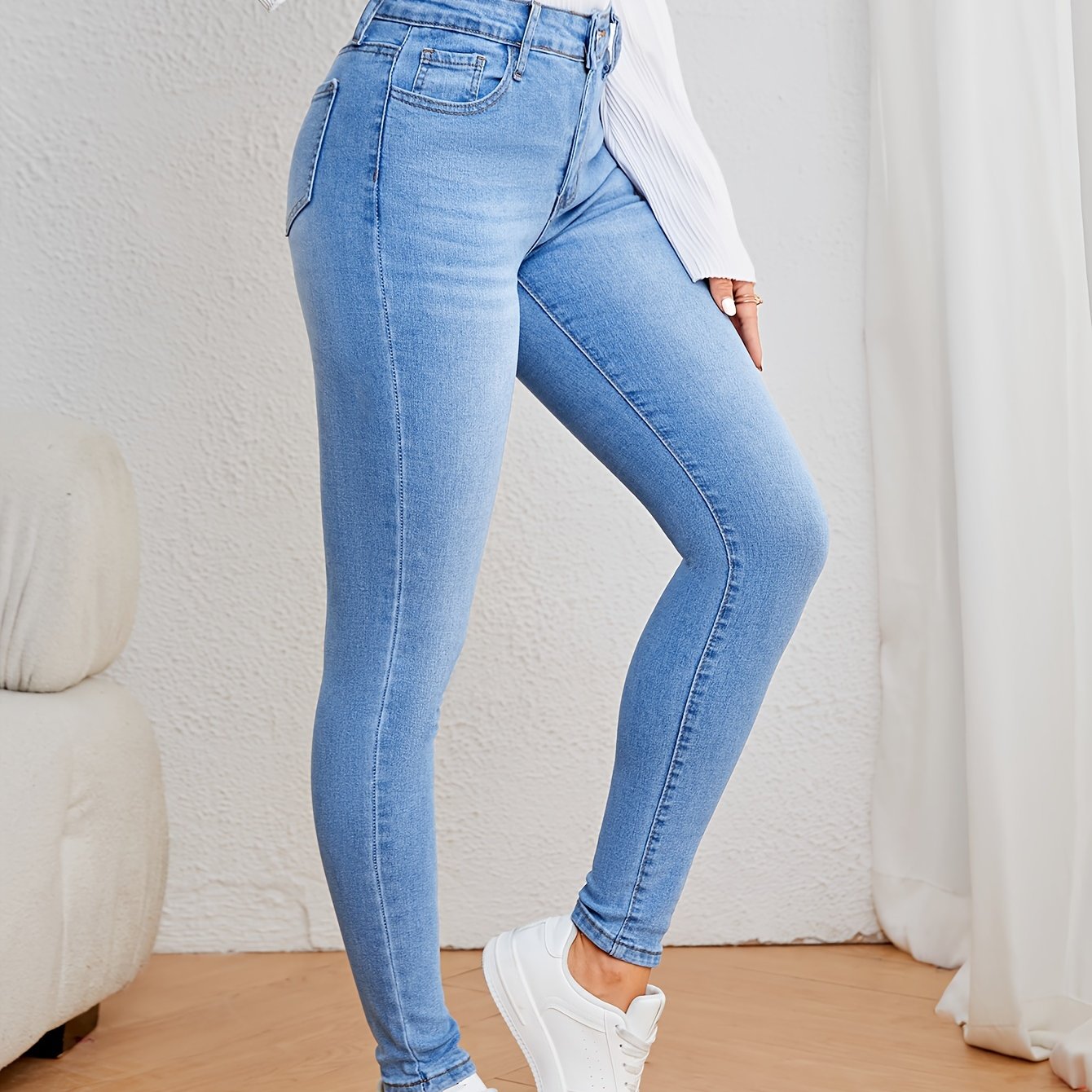 Aurelia | High-waisted Stretch Jeans in Light Denim