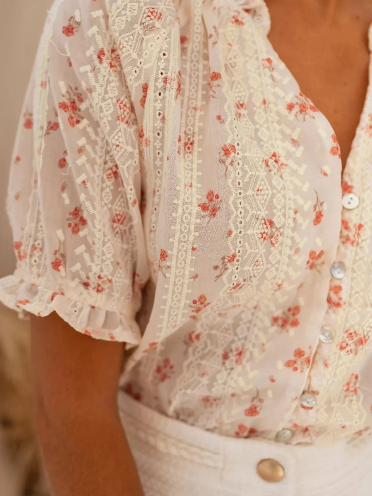 LEONA | Summery Floral Blouse with Romantic Feel