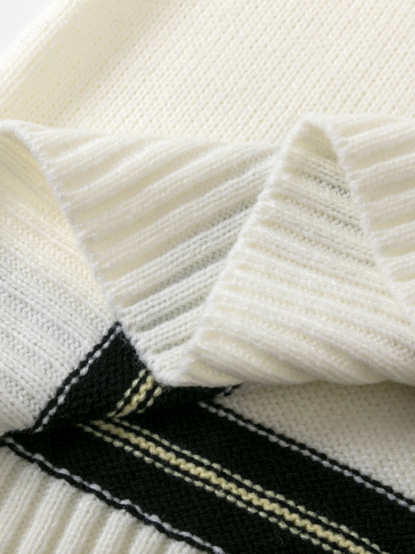 Ivar Beige Stickad Tröja med Medium Stretch för Män – Perfekt för Höst & Vinter