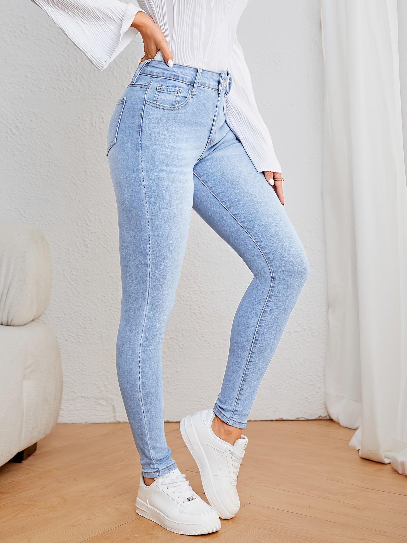 Aurelia | High-waisted Stretch Jeans in Light Denim