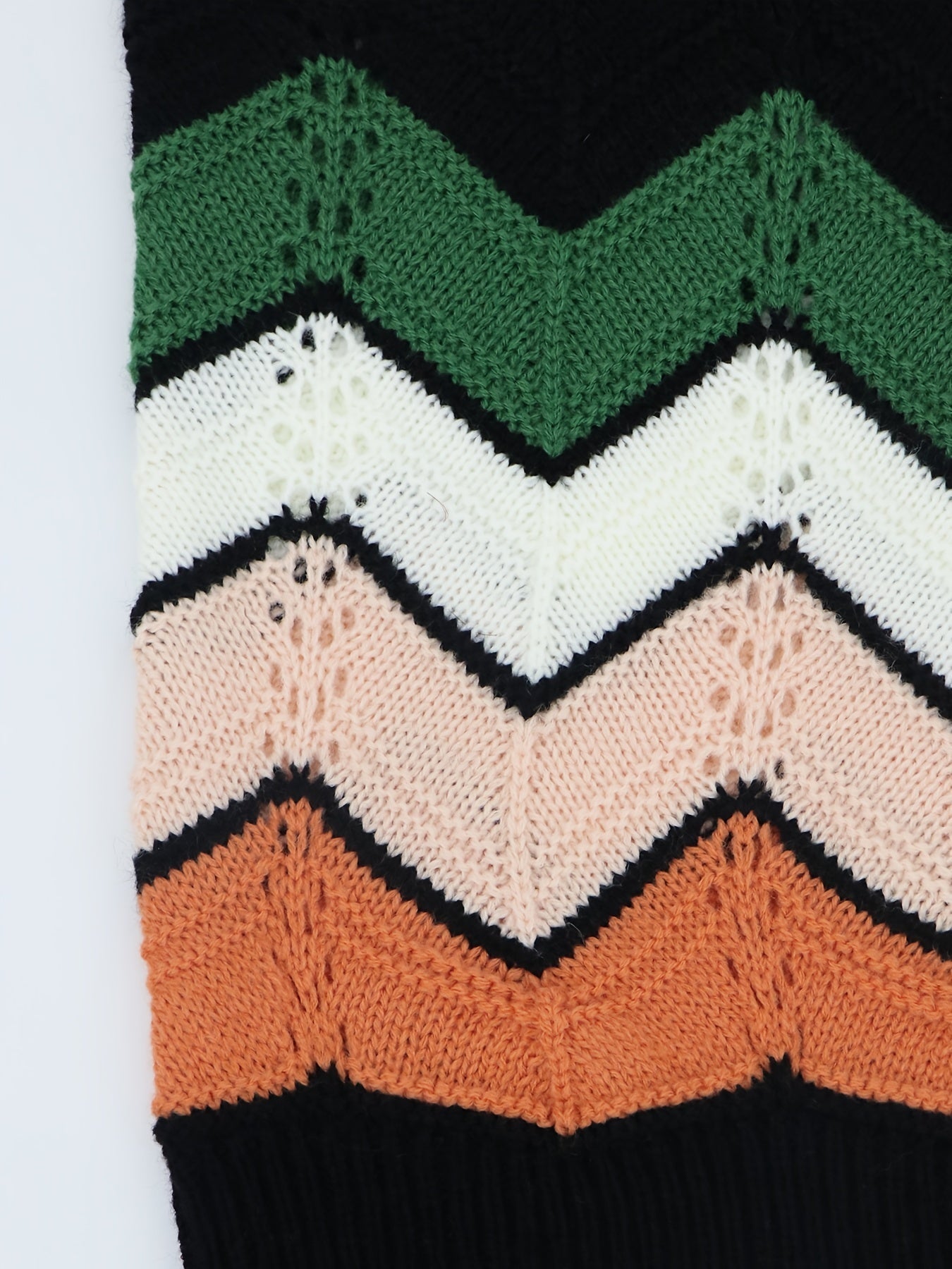 Märta Tröja med Linjär Design – Modern Stickad Damtröja