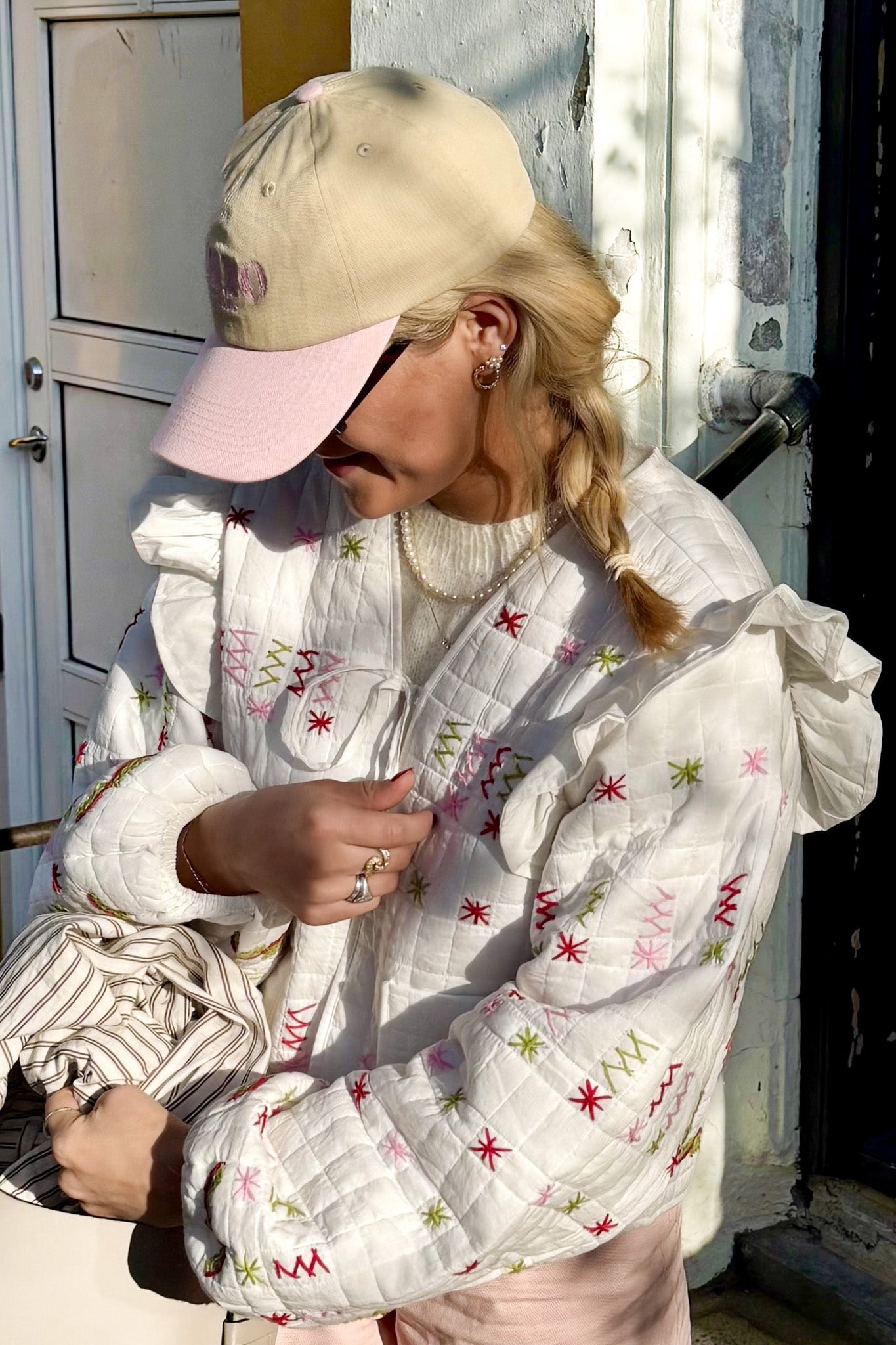 Ebba Jacka Ivory – Elegant och Lätt Damytterplagg