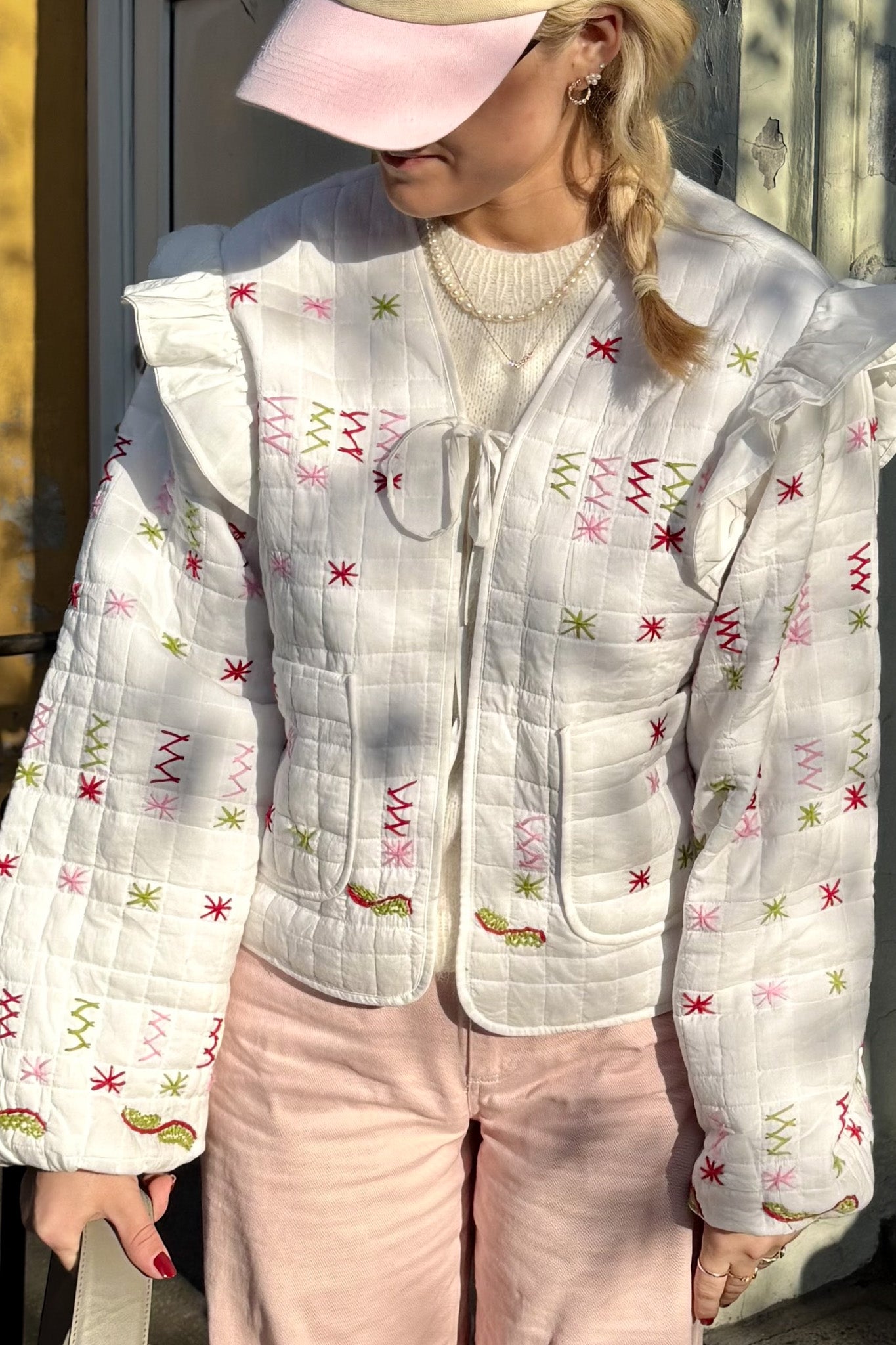 Ebba Jacka Ivory – Elegant och Lätt Damytterplagg
