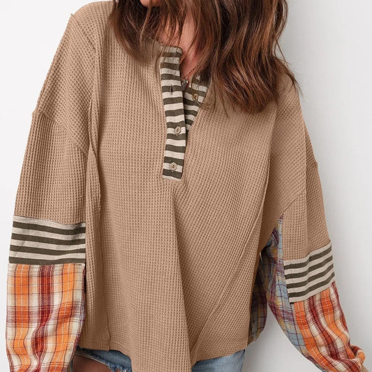 Corisande Dame Patchwork Sweater – Stribede og Ternede Ærmer