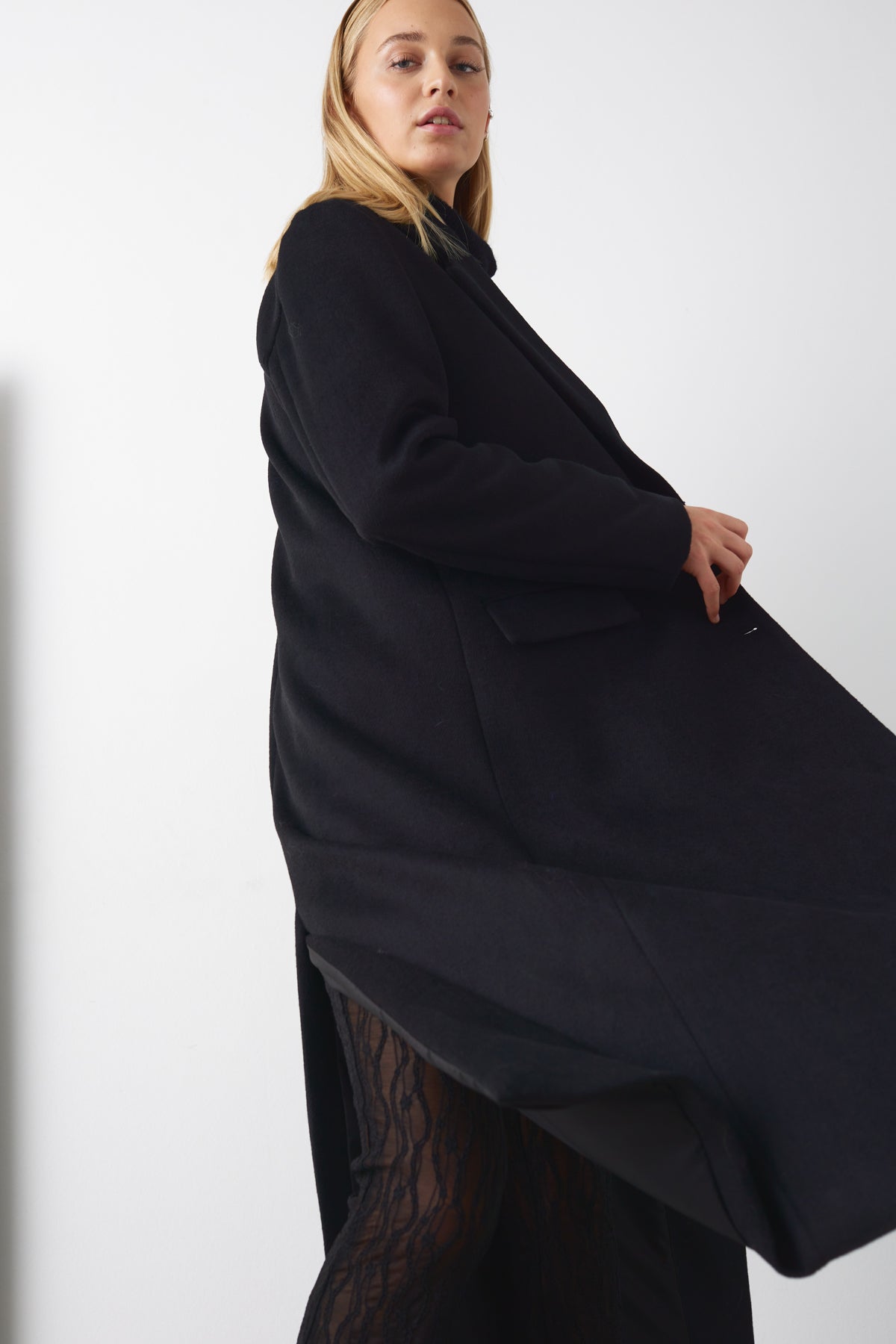Elisabet Black Coat – Elegant Women's Coat for Winter