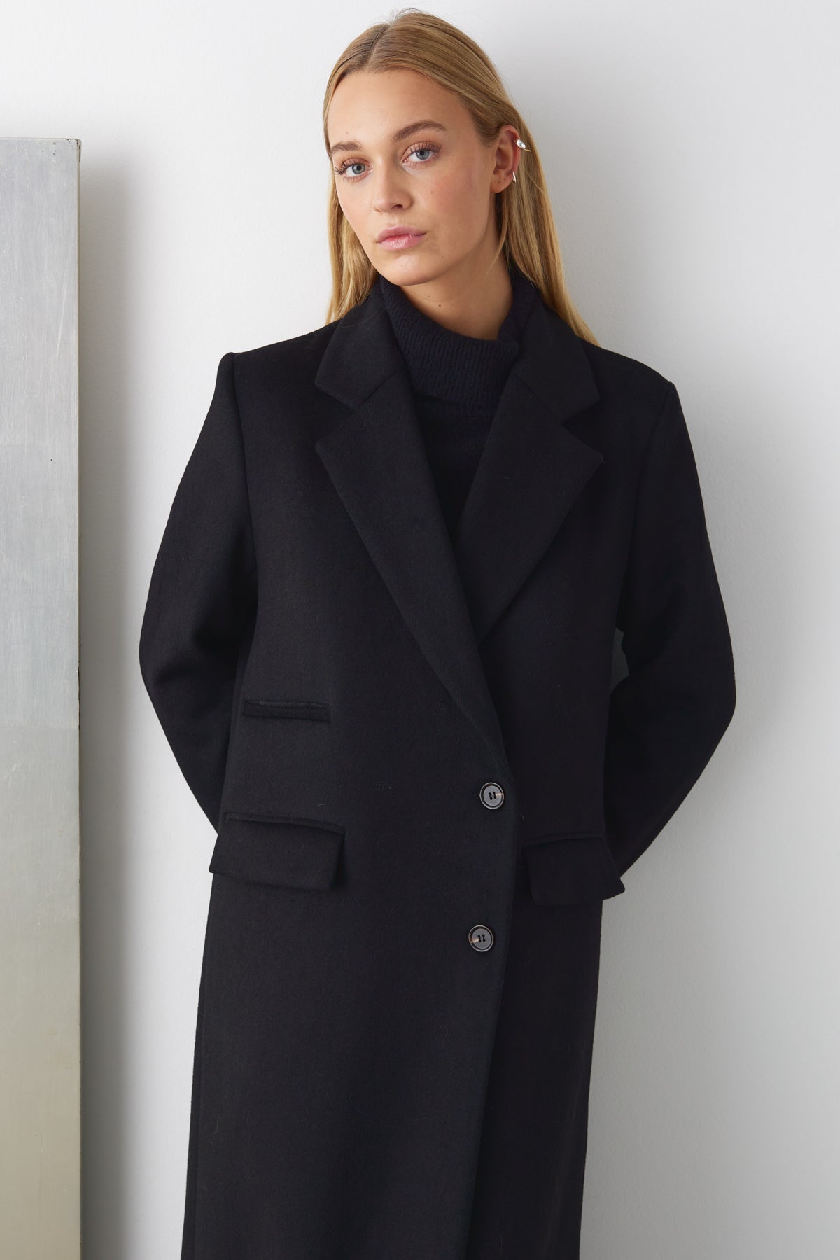 Elisabet Black Coat – Elegant Women's Coat for Winter