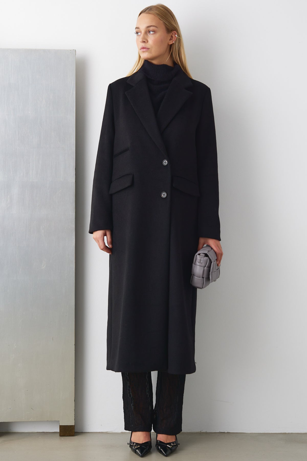 Elisabet Black Coat – Elegant Women's Coat for Winter