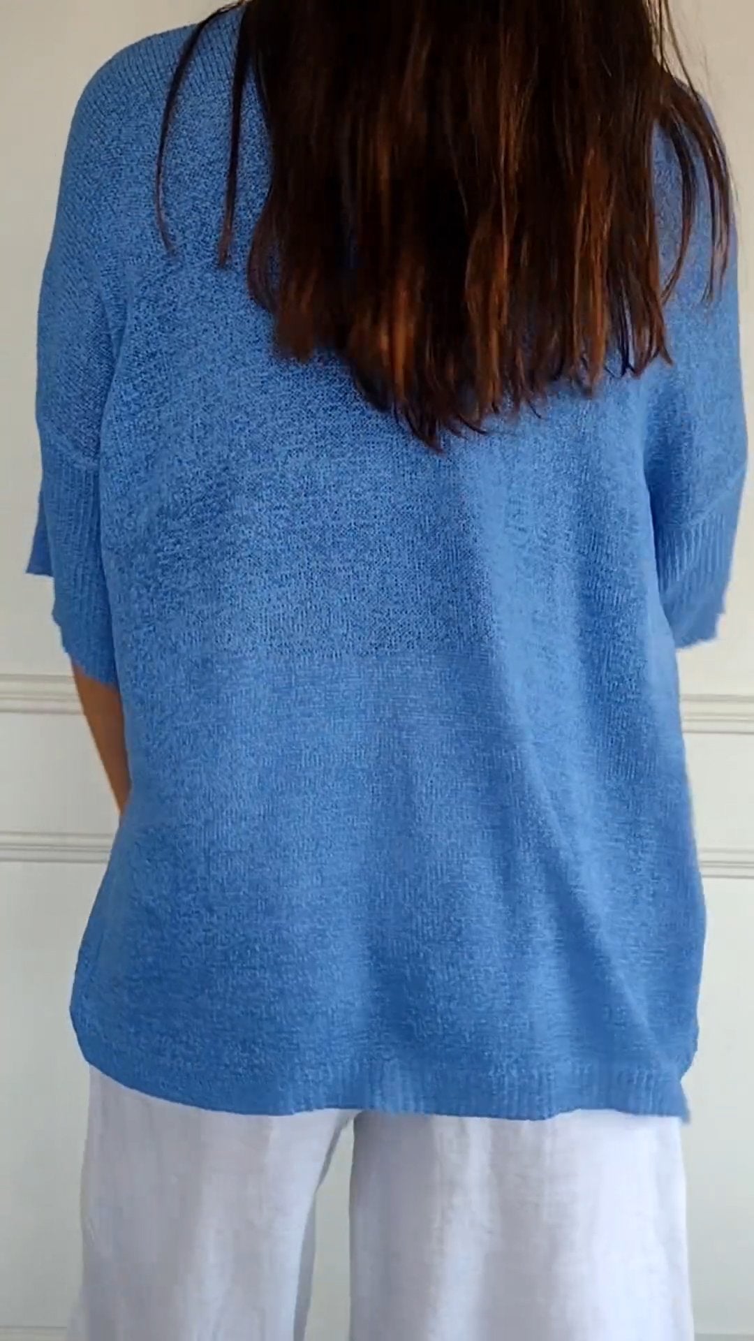 Julia | Relaxed cotton top with V-neckline