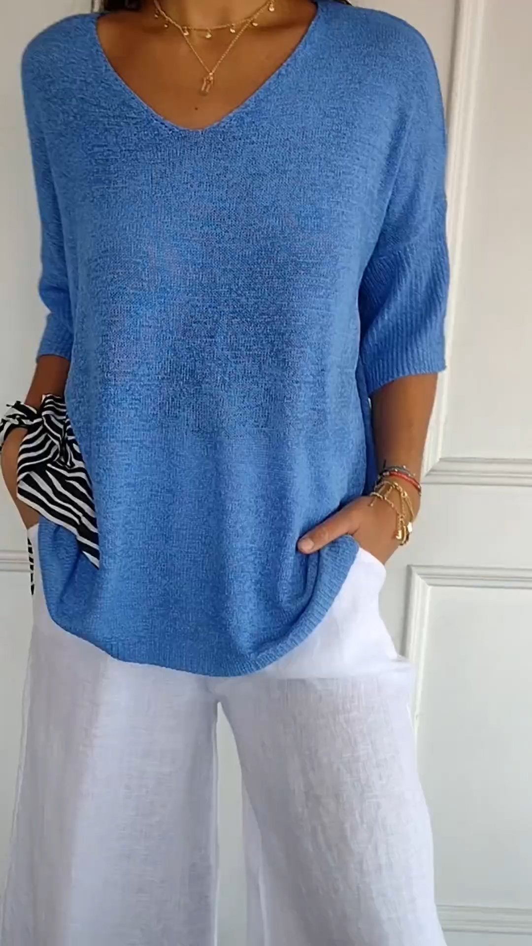 Julia | Relaxed cotton top with V-neckline