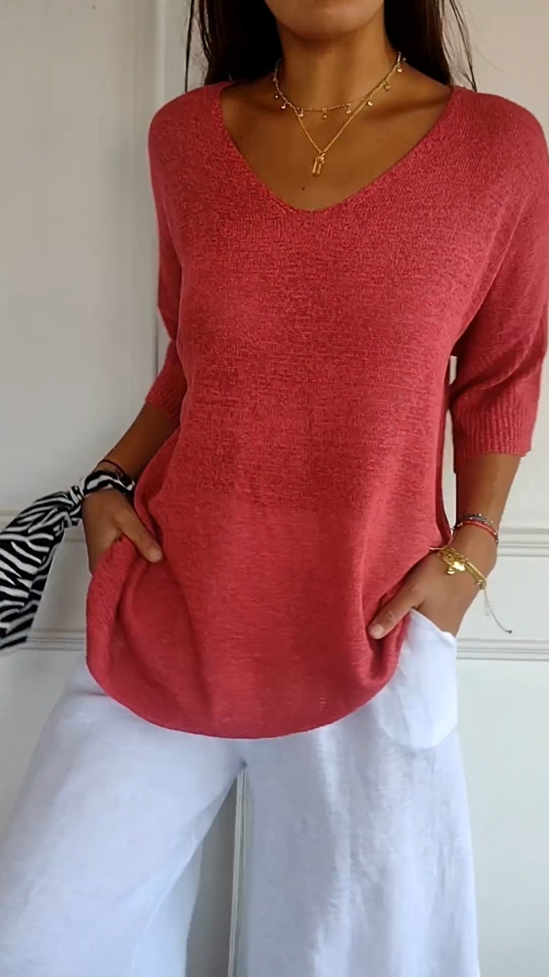 Julia | Relaxed cotton top with V-neckline