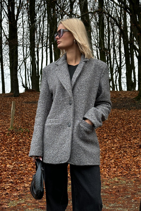 Desirée Damkavaj – Jetgrå Dobbeltradet Blazer