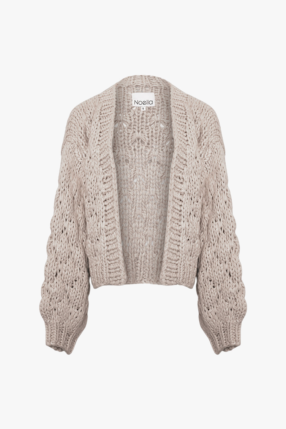 Dagmar Strikket Cardigan – Klassisk Damecardigan i Grå Sand til Efterår & Vinter
