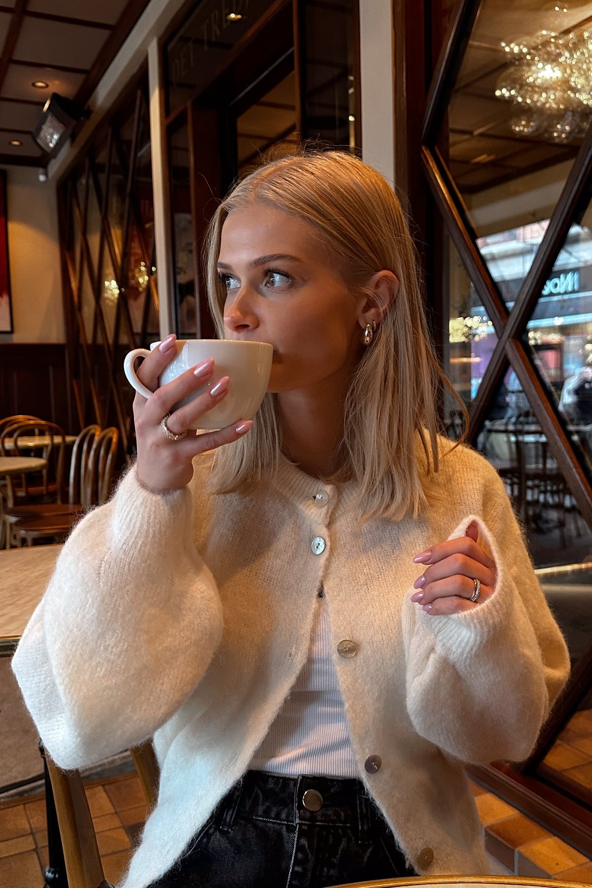 Ester Stickad Cardigan Oyster – Mysig och Lätt Damtröja