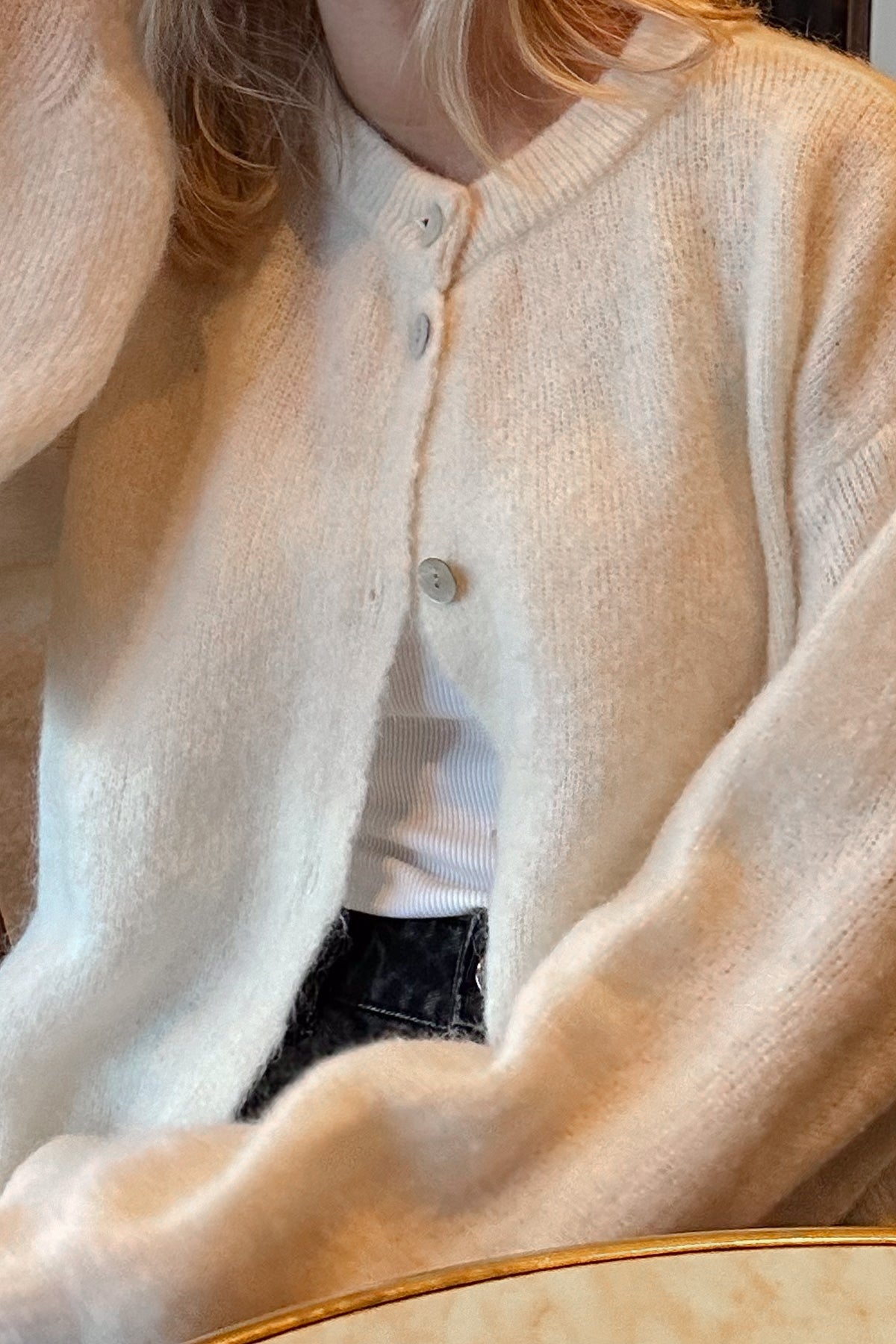 Ester Stickad Cardigan Oyster – Mysig och Lätt Damtröja