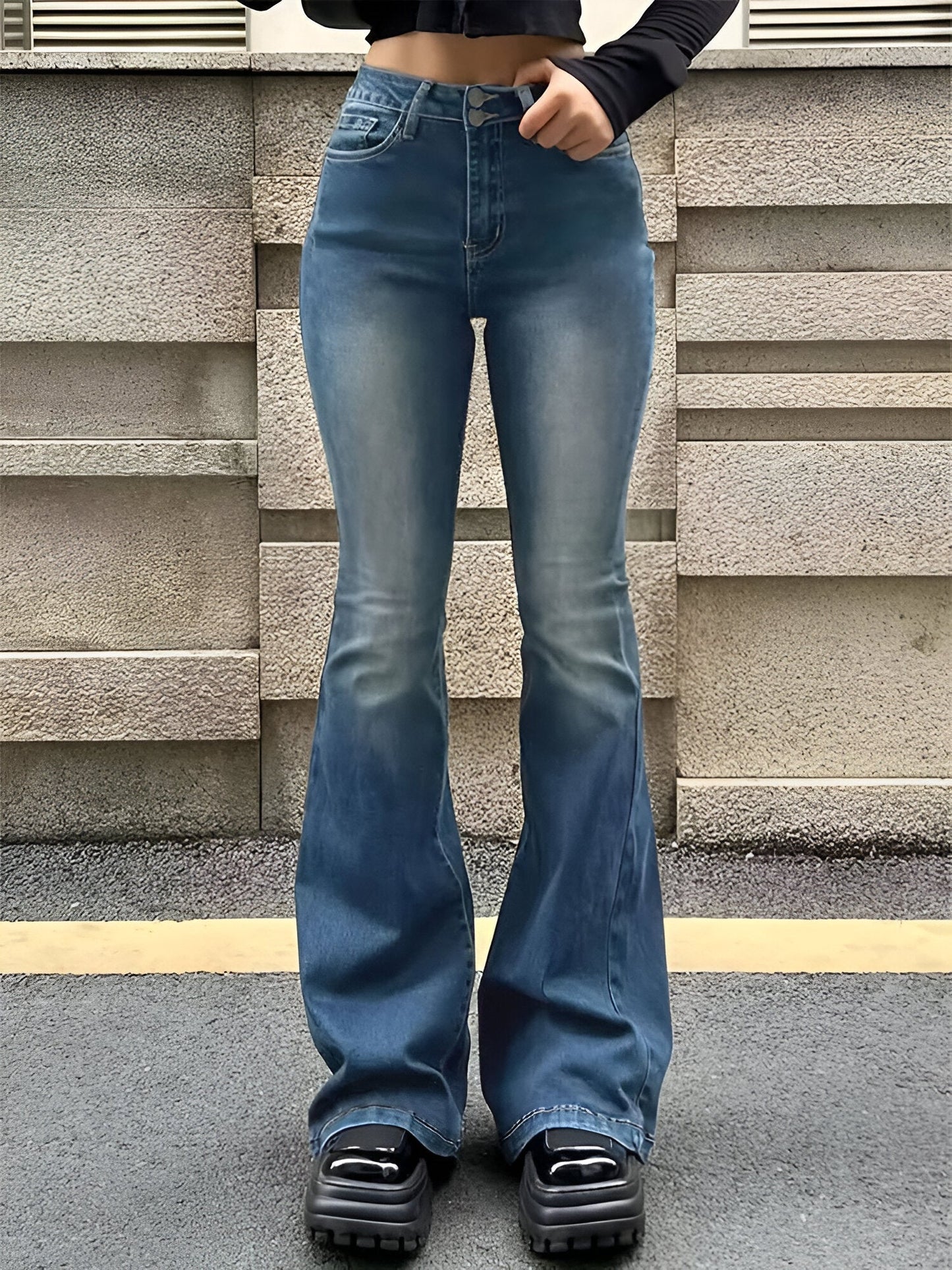 MIRA™ | Flare stretch jeans with mustache detail and high waist