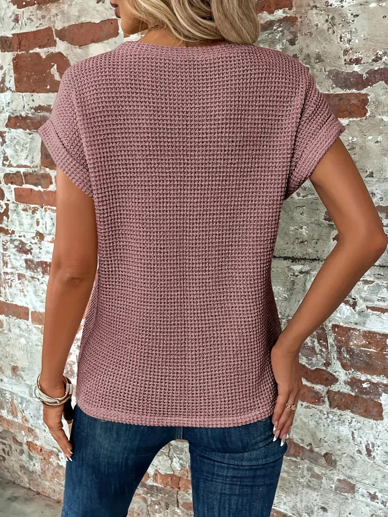 Matilda | Short-sleeved blouse with texture and buttons