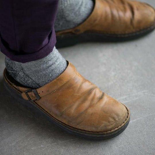 Torben™ | Ortopediska Slip-in Herrtofflor med Justerbar Rem för Inomhus & Utomhus