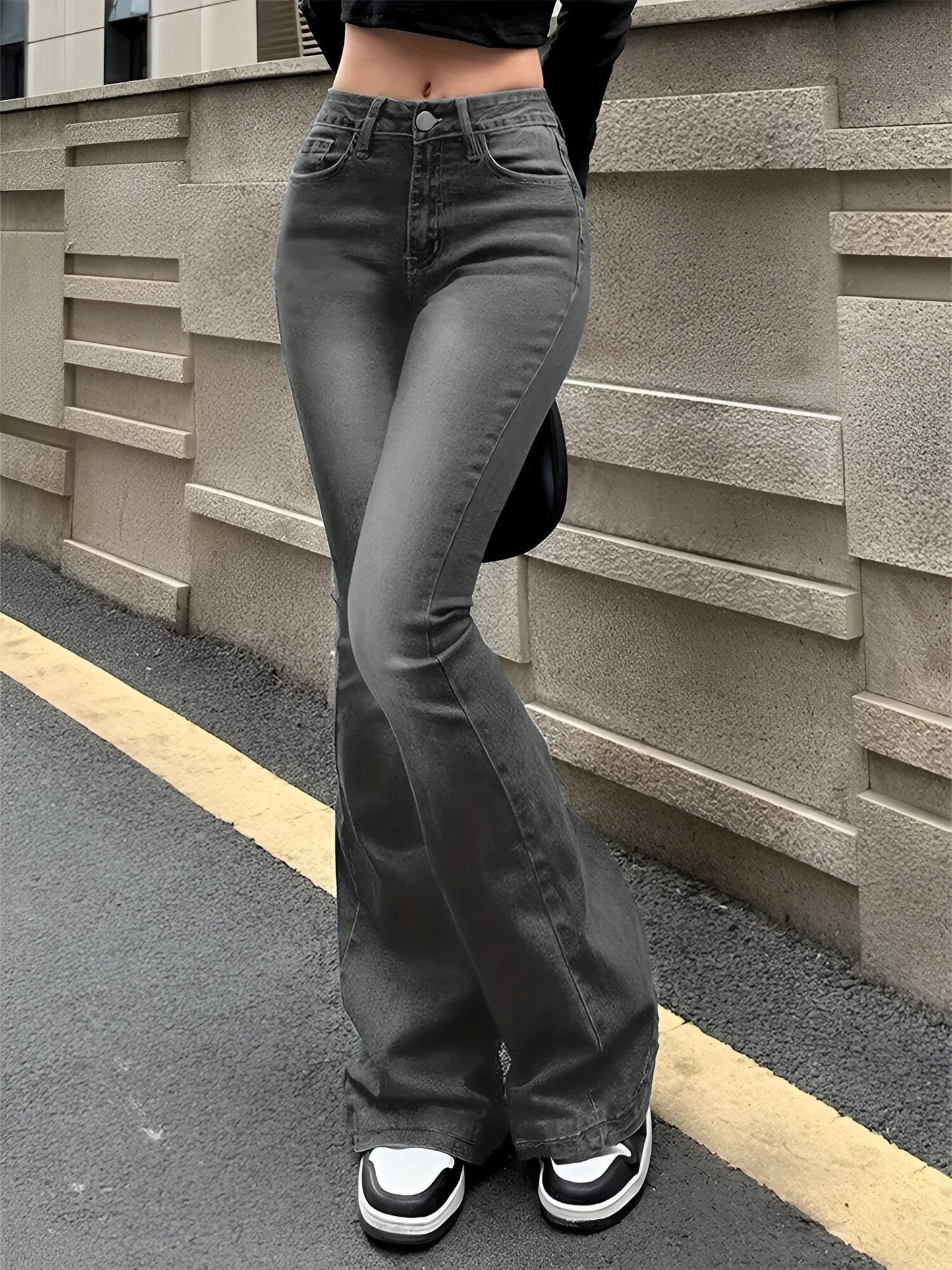 MIRA™ | Flare stretch jeans with mustache detail and high waist