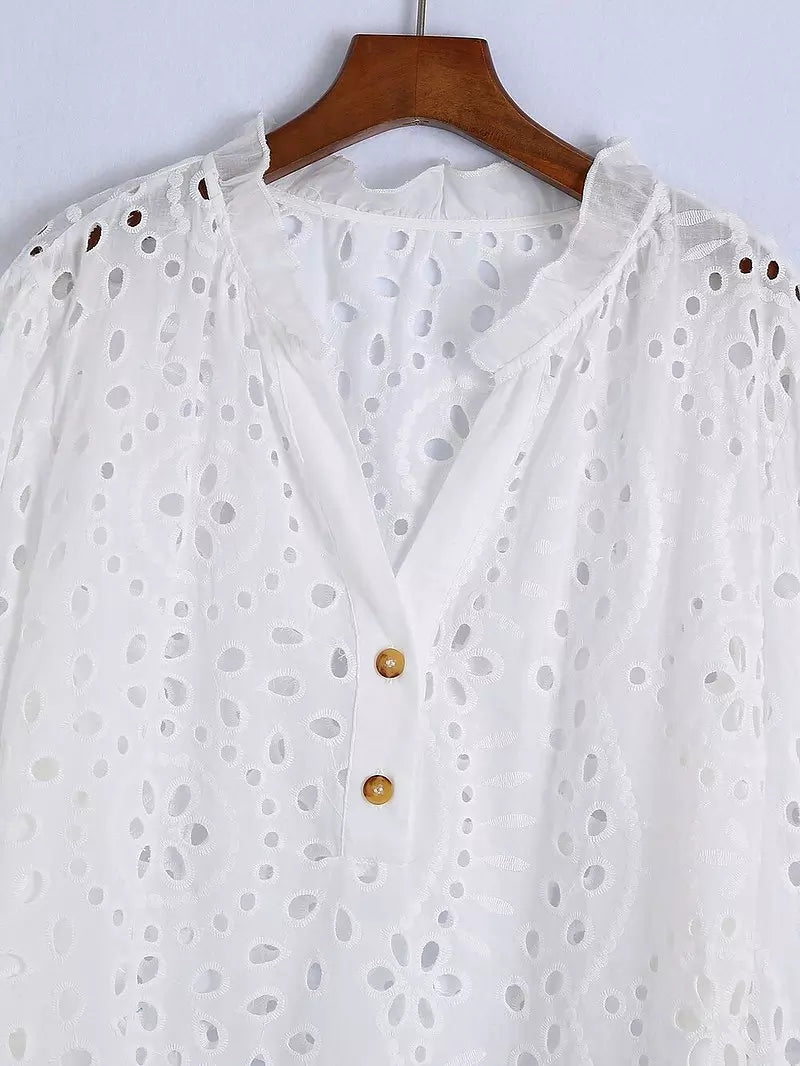 Elsie | Broderet sommerbluse i luftig polyester