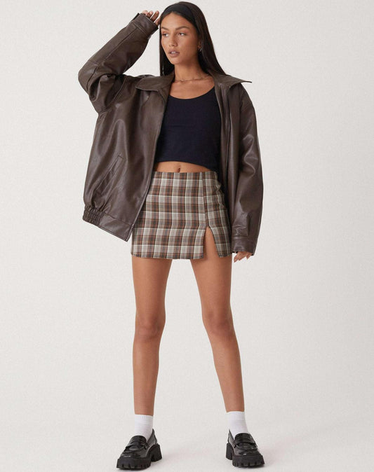 Oversized steam leather jacket – Elegant structured collar – Hip-length model